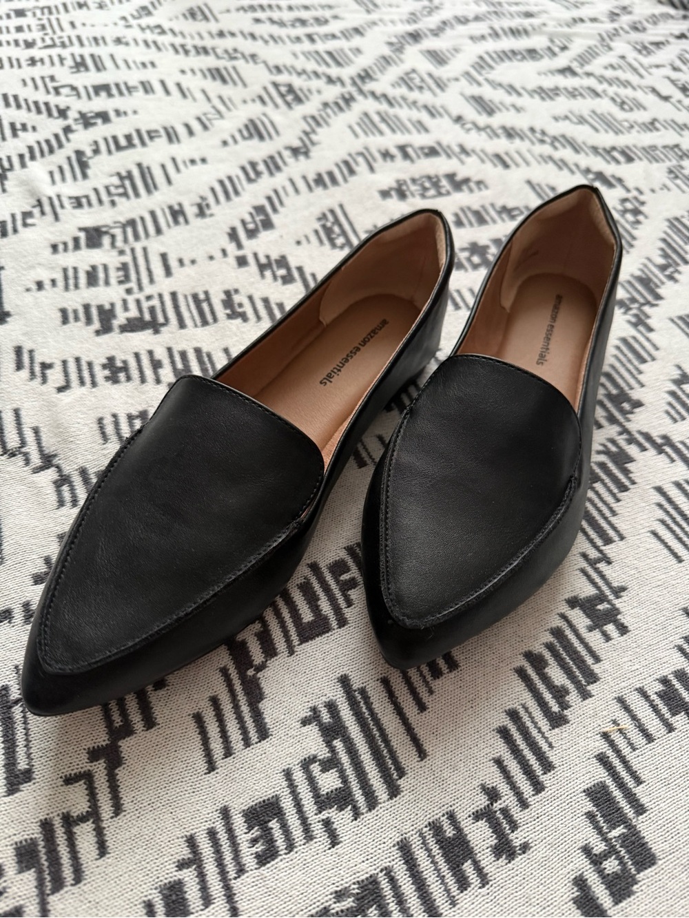 Amazon Essentials Women's Black Pointed Slip-On Loafers